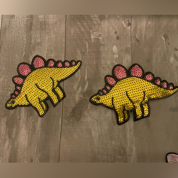 Iron on dinosaur patches - Picture 3 of 5